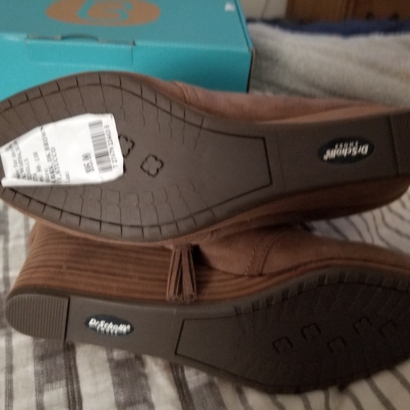NIB Dr Scholls Womans Dakota Wedge Booties in Tan Micro Suede size 7. - Picture 10 of 10